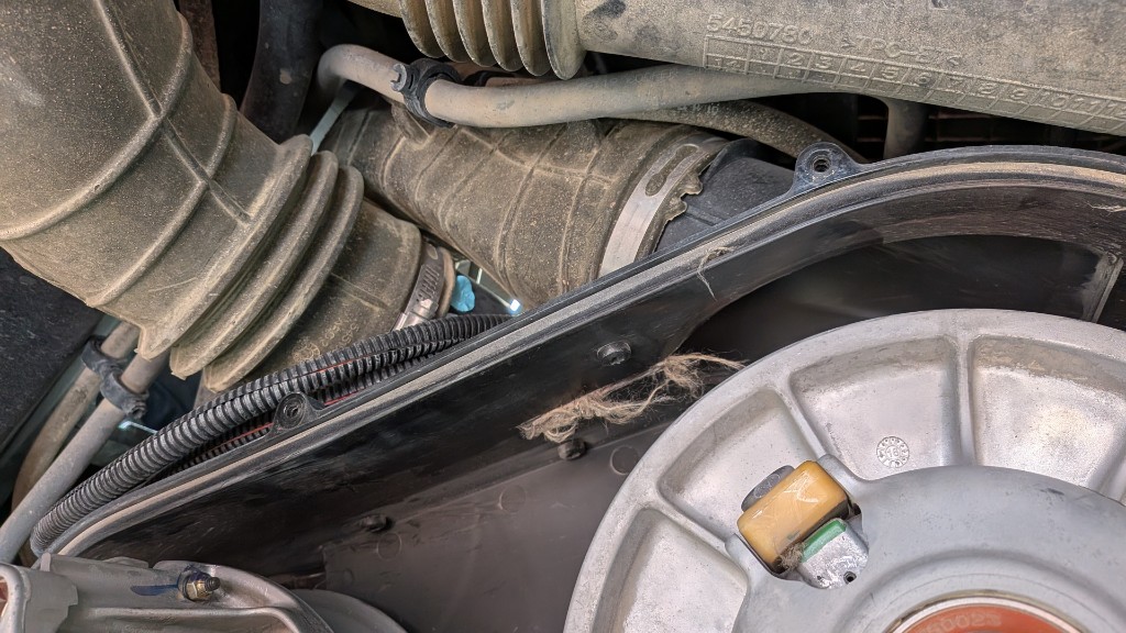 Inner clutch housing after cleanup.. ducting, loom, leftover belt fiber on the seal lip